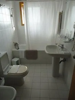 德费拉佩德拉贝拉酒店 4*